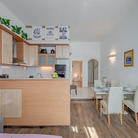 Apartment Riva Lucija Split